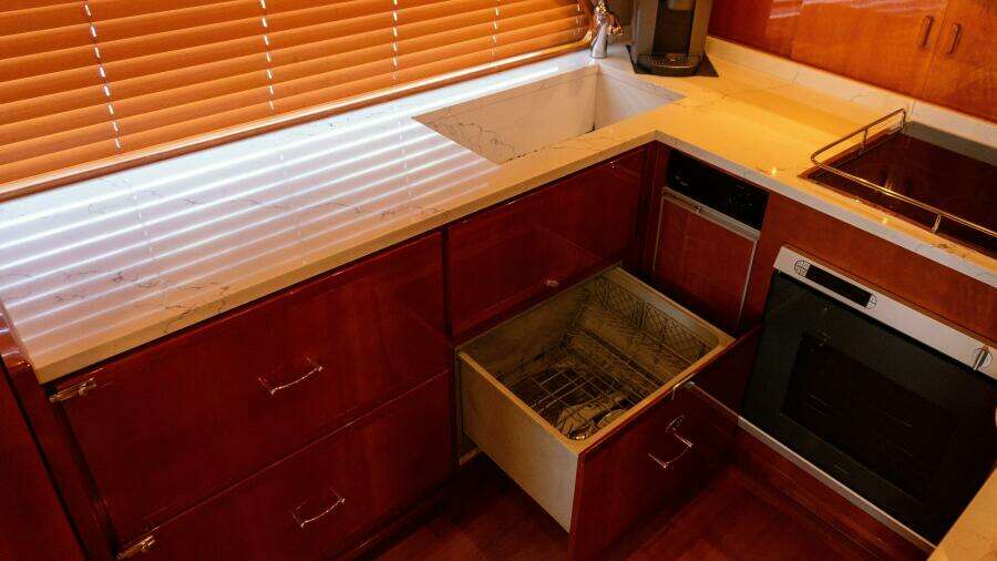 Bertram 67 - Chill 'N -