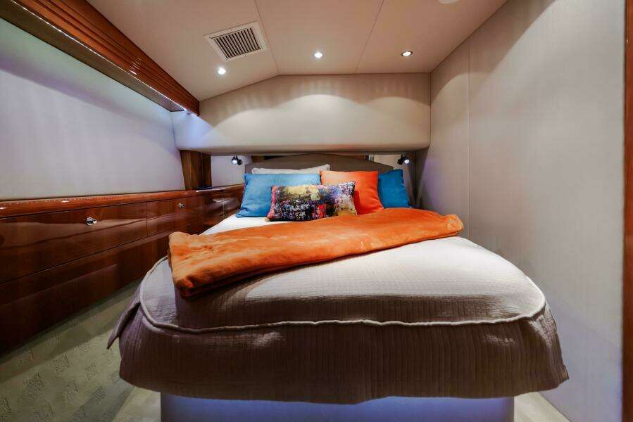 2005 Hatteras 50 Convertible