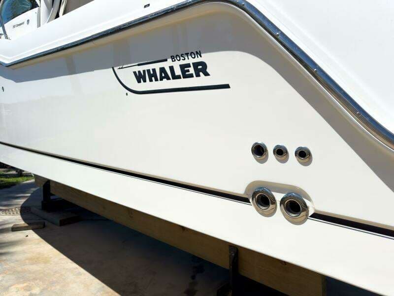2018 Boston Whaler 315 Conquest