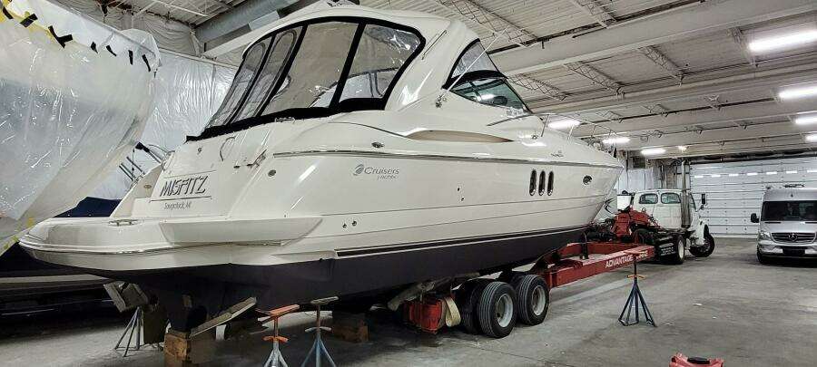 2005 Cruisers Yachts 420 Express