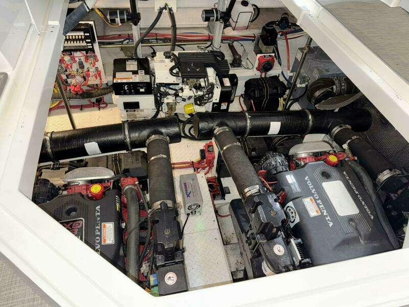 2005 Cruisers Yachts 420 Express