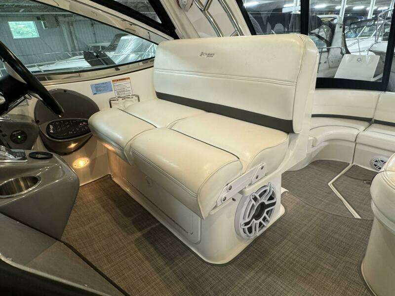 2005 Cruisers Yachts 420 Express