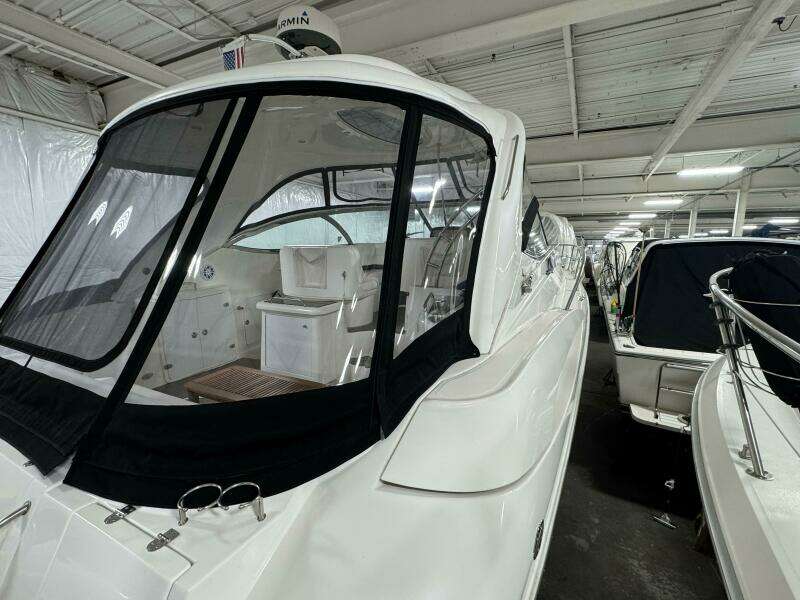 2005 Cruisers Yachts 420 Express