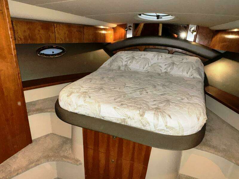 2005 Cruisers Yachts 420 Express