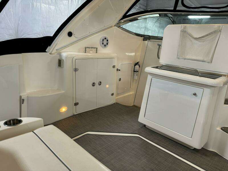 2005 Cruisers Yachts 420 Express