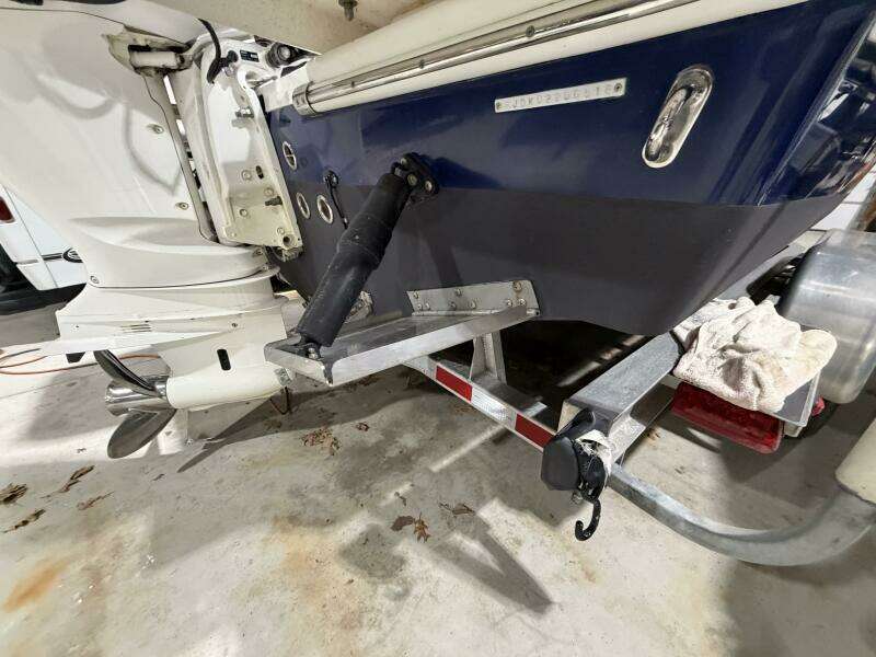 2016 Everglades 230 Center Console