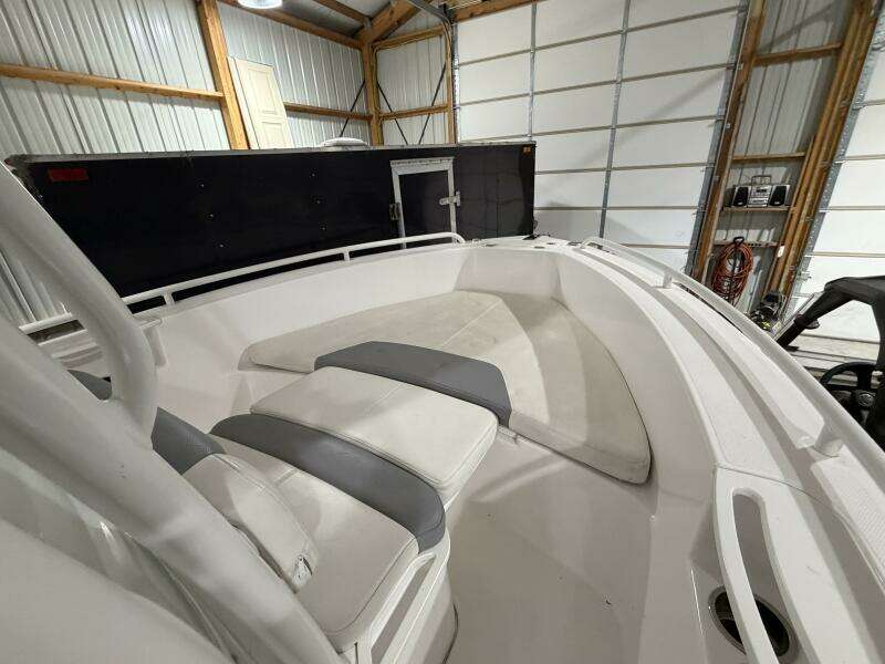 2016 Everglades 230 Center Console