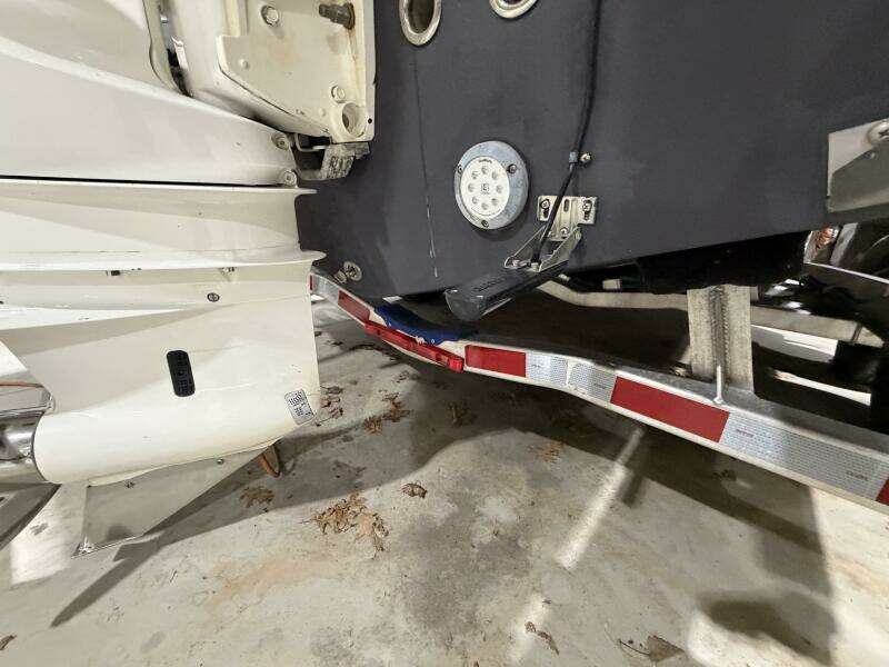 2016 Everglades 230 Center Console