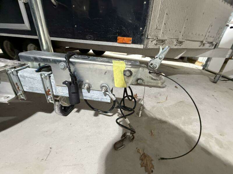 2016 Everglades 230 Center Console