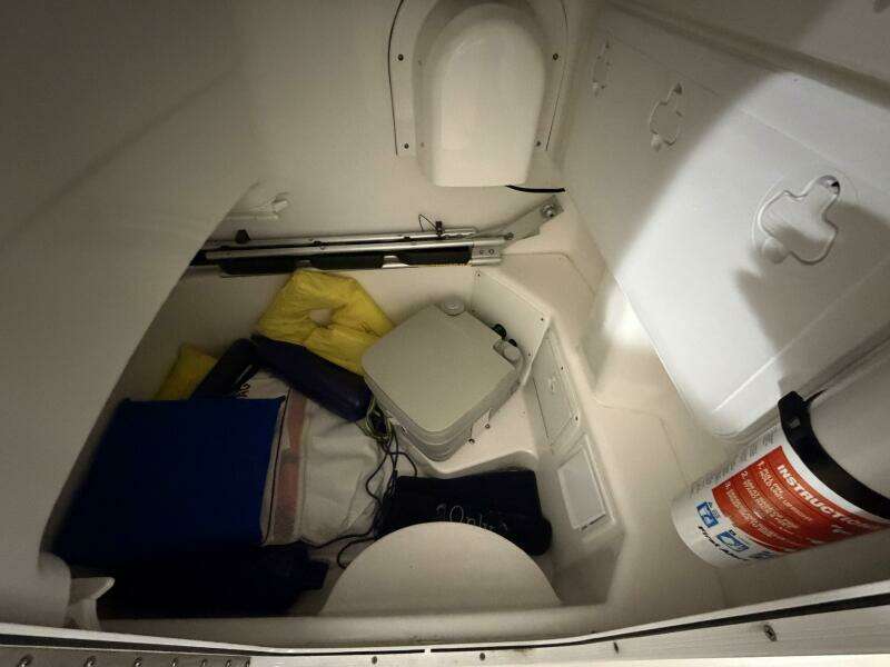 2016 Everglades 230 Center Console