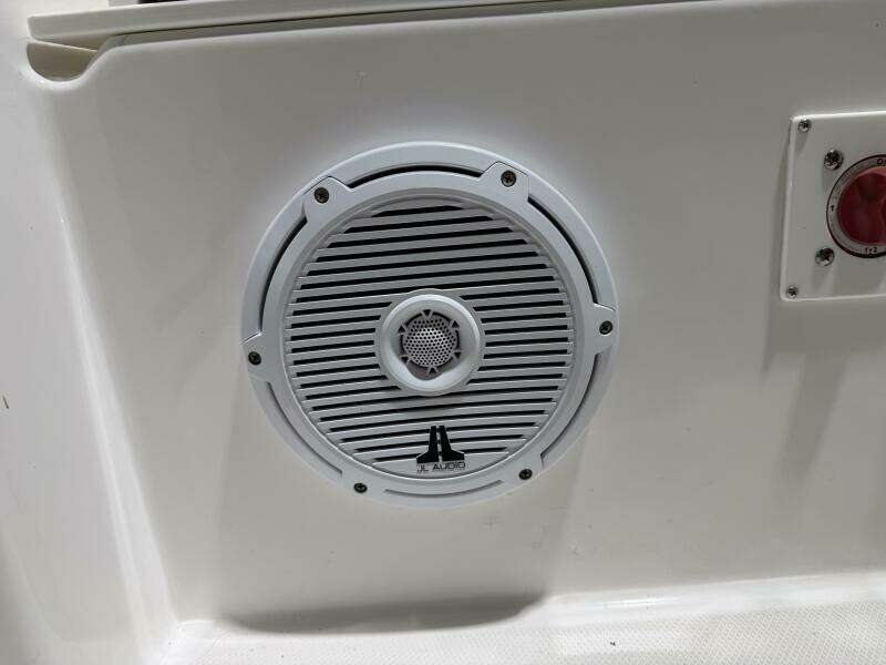 2016 Everglades 230 Center Console