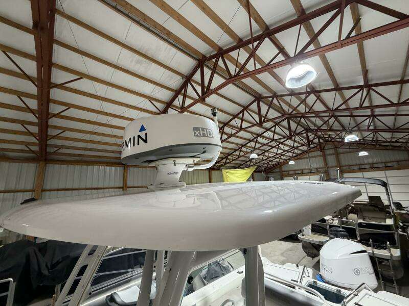 2016 Everglades 230 Center Console