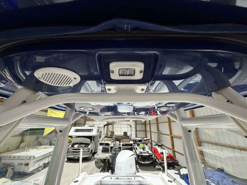 2016 Everglades 230 Center Console