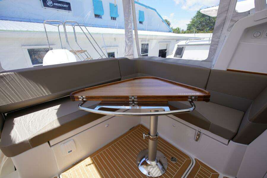 Nimbus Weekender 9 Command Deck