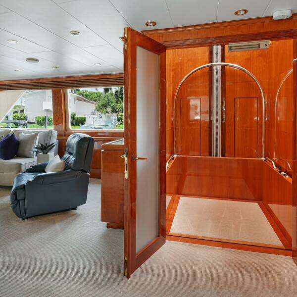 2003 Hargrave Sky Lounge