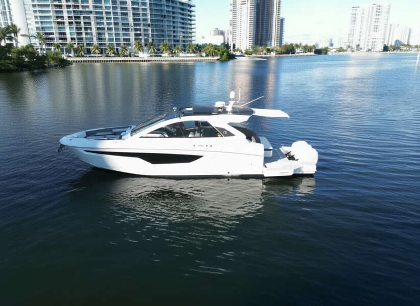 2021 Cruisers Yachts 