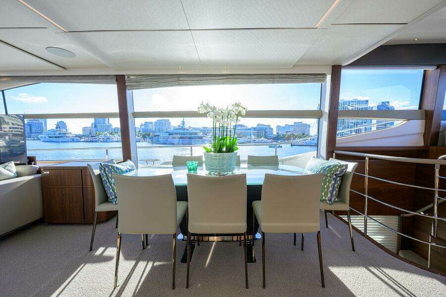 Princess Y78 - Janie II - Dining