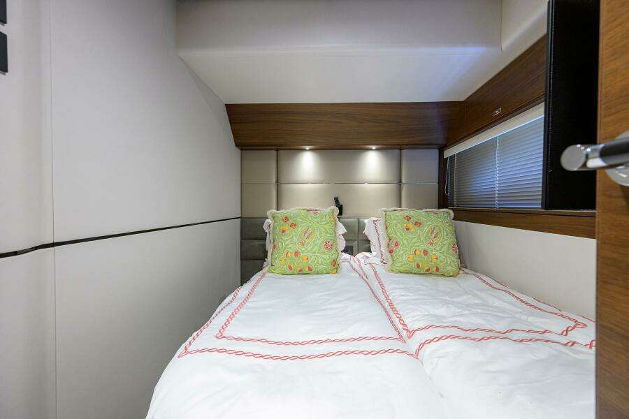 Princess Y78 - Janie II - Stateroom