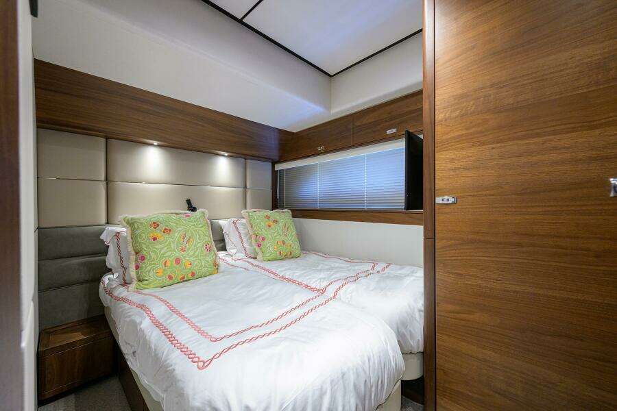 Princess Y78 - Janie II - Stateroom
