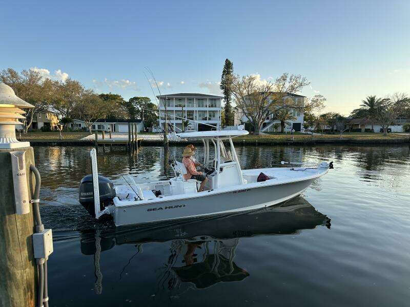 2016 Sea Hunt BX 24 BR