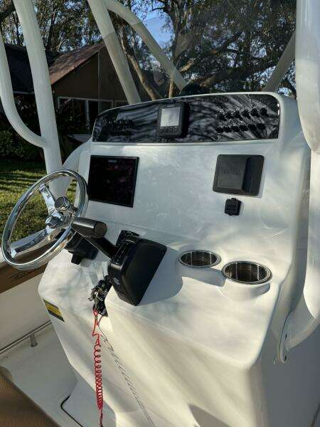 Pioneer 220 Bay Sport