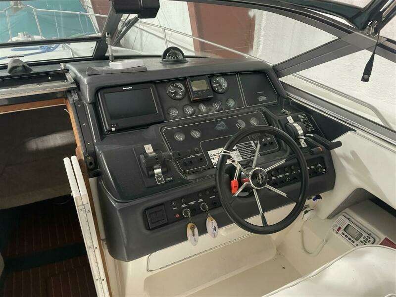 1993 Sea Ray 300 Weekender