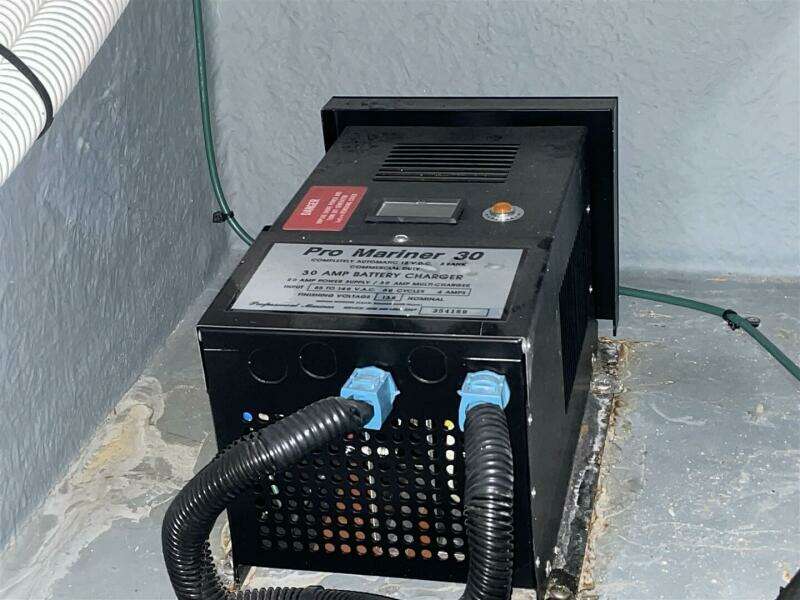 1993 Sea Ray 300 Weekender