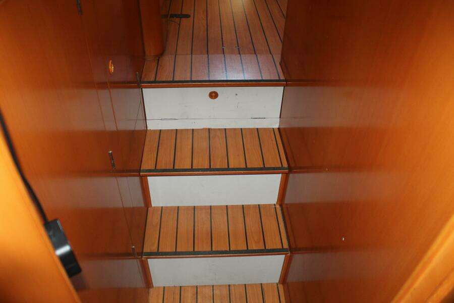 2004 Lagoon 43 Power Cat