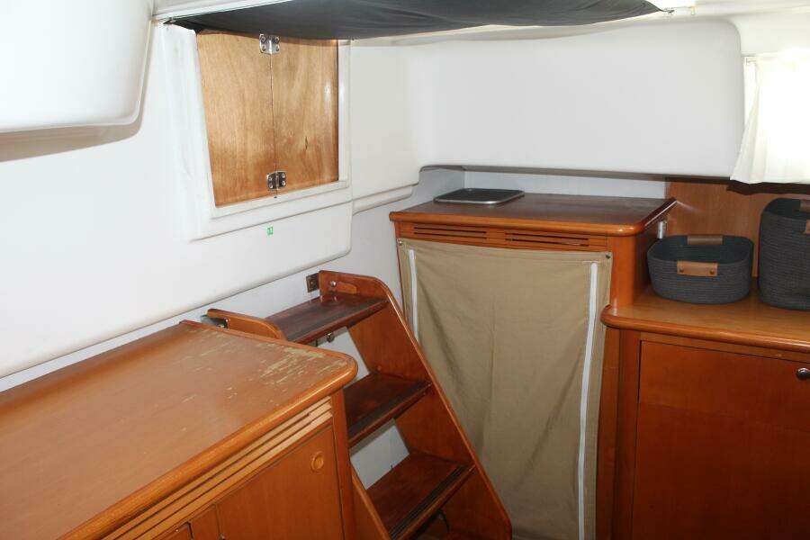 2004 Lagoon 43 Power Cat