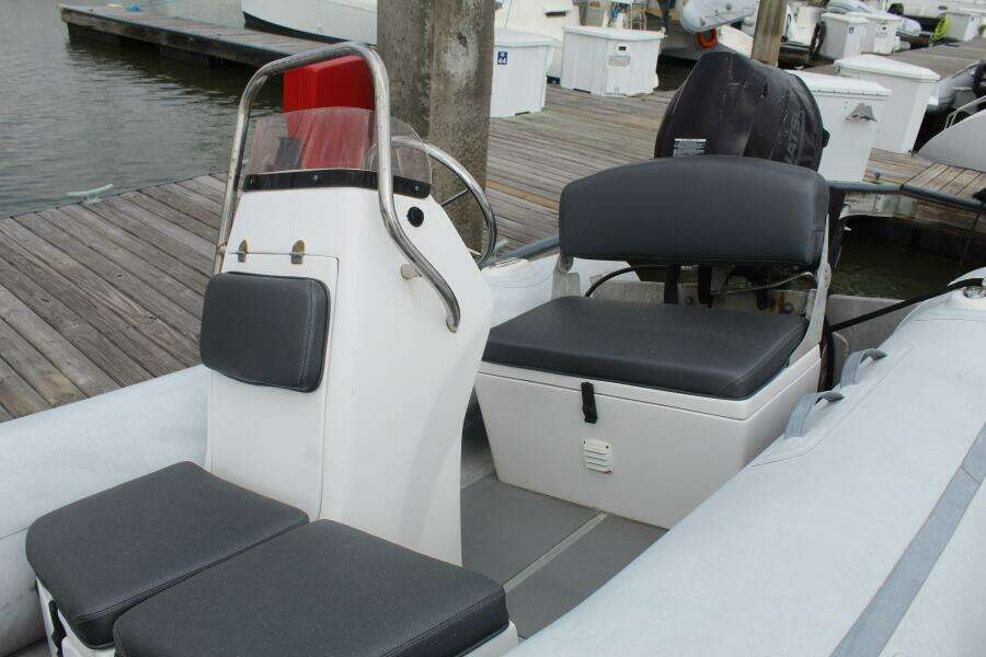 2004 Lagoon 43 Power Cat