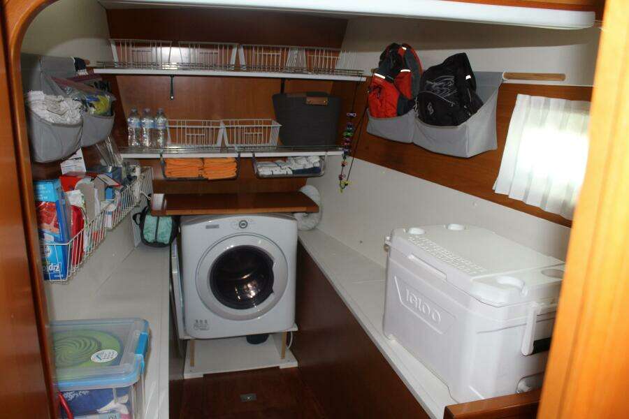2004 Lagoon 43 Power Cat