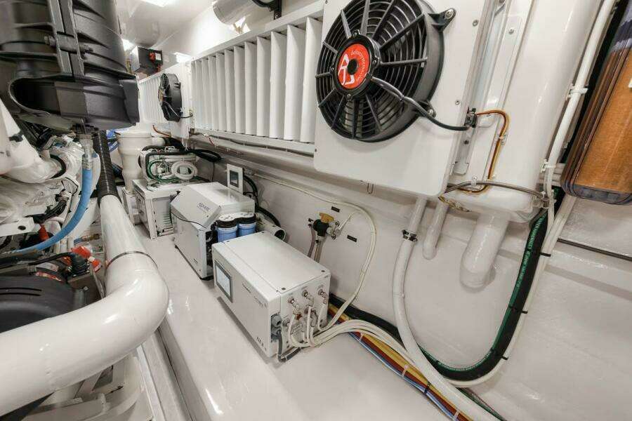 Viking 72 Skybridge - Chelsea -Engine Room