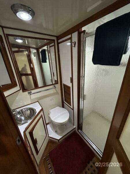 42' Jefferson master stateroom head