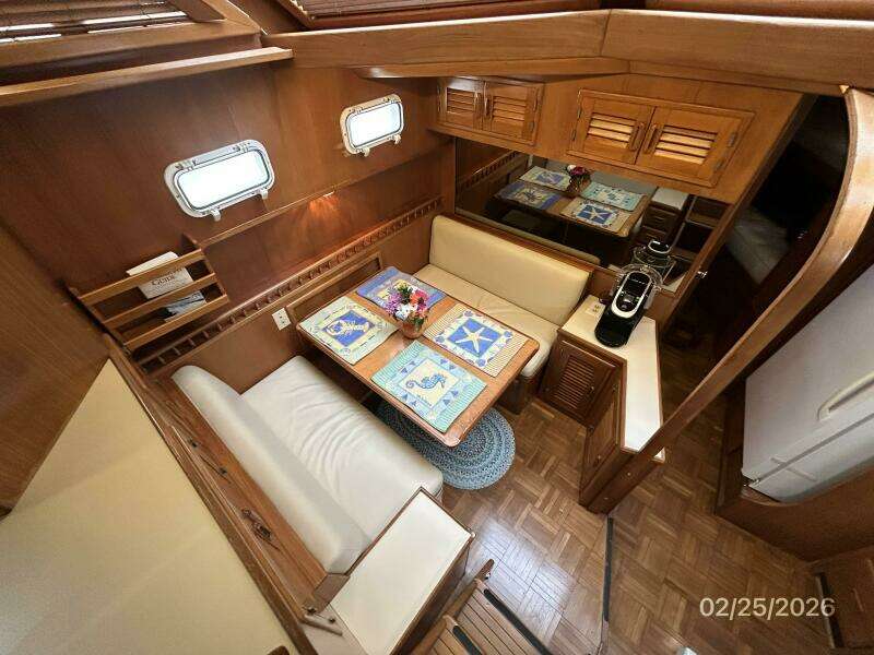 42' Jefferson dinette1