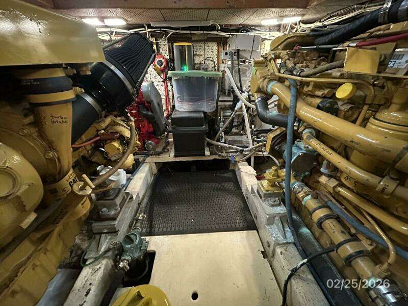 42' Jefferson engine room aft