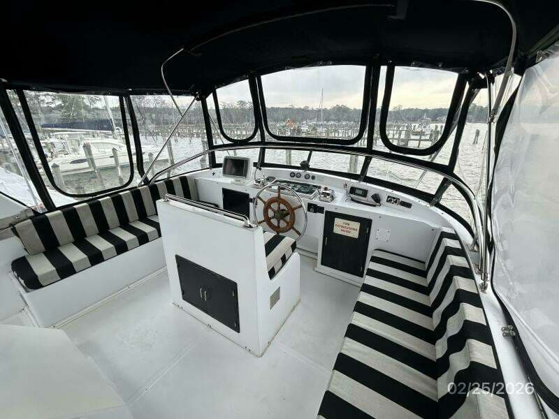 42' Jefferson flybridge forward2