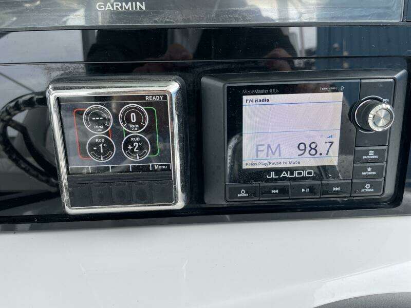 2019 Sea Fox 328 Commander