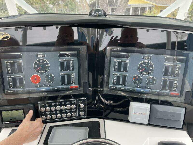 2019 Sea Fox 328 Commander