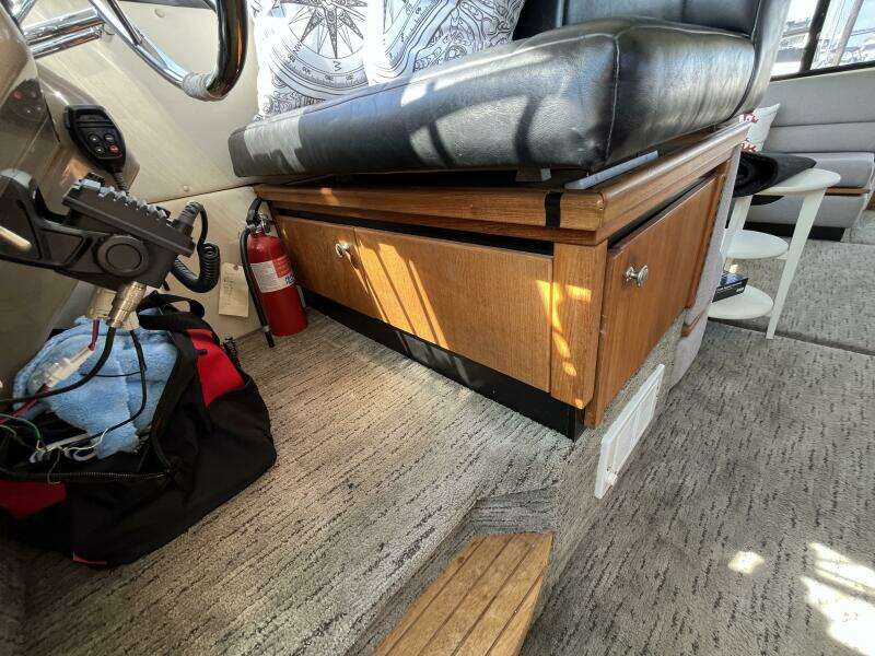 1996 Bayliner 3788 Command Bridge