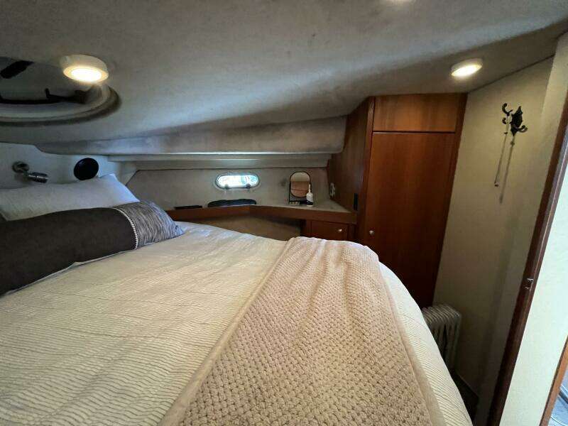 1996 Bayliner 3788 Command Bridge