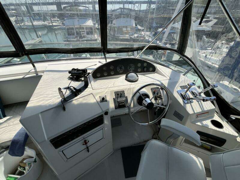 1996 Bayliner 3788 Command Bridge