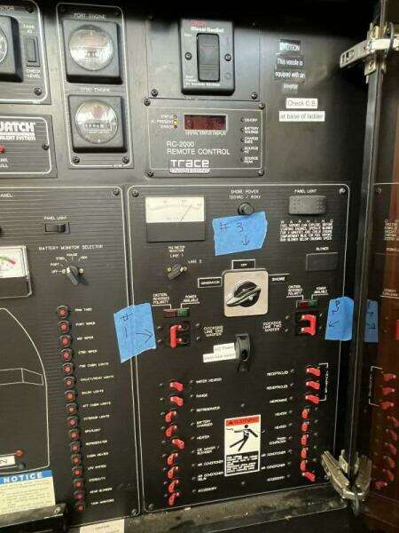 1996 Bayliner 3788 Command Bridge