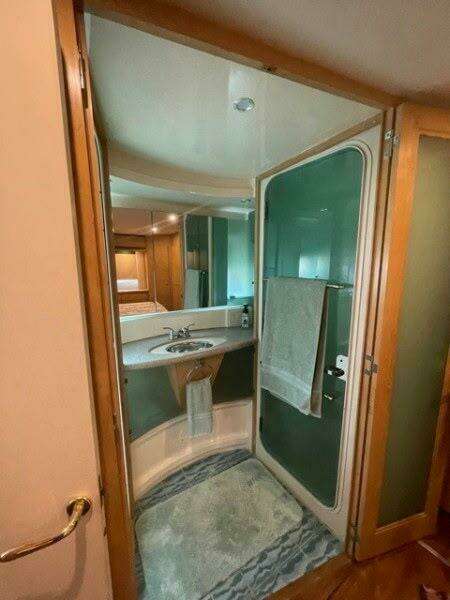 Carver 455 Aft Cabin