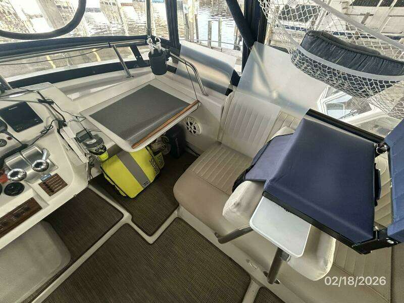 43' Mainship flybridge starboard forward seating