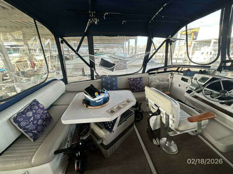 43' Mainship flybridge port