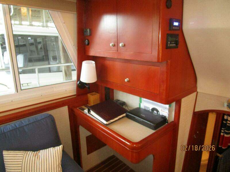43' Mainship salon starboard aft