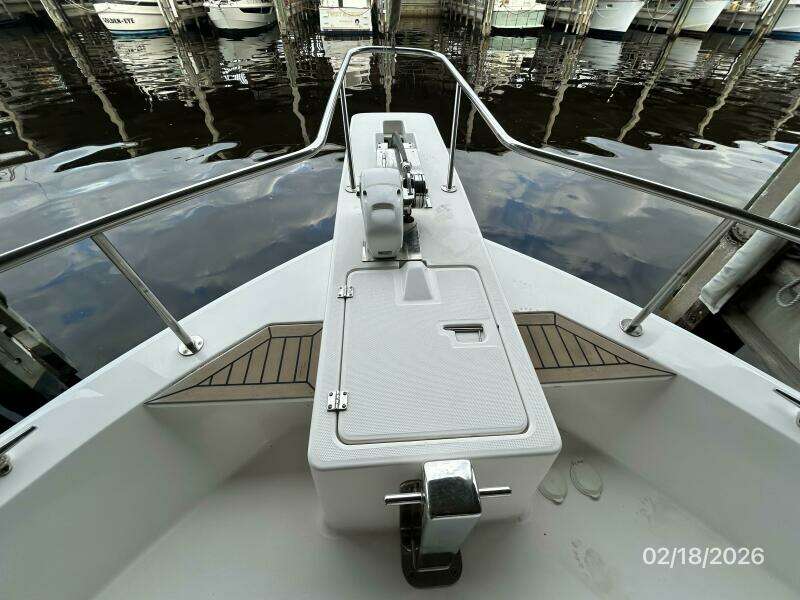 43' Mainship anchor windlass1