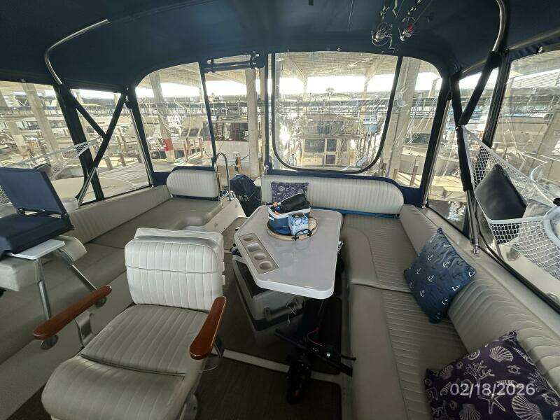 43' Mainship flybridge aft