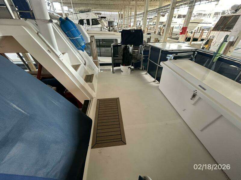 43' Mainship trunk cabin starboard
