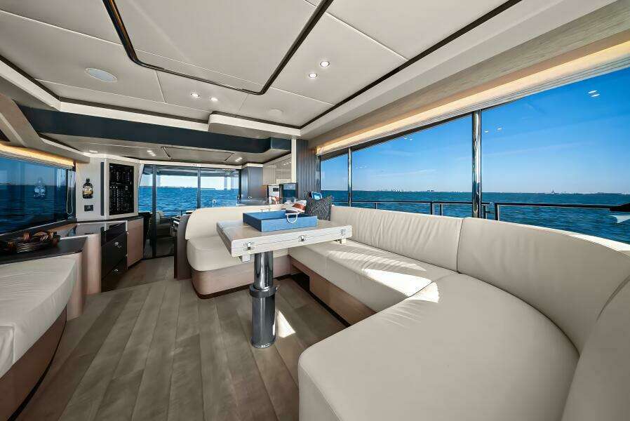 2025 Absolute Navetta 53 - Salon